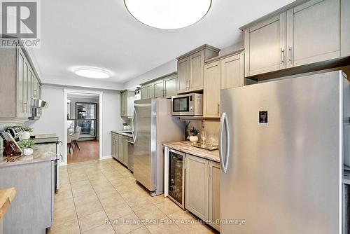 23 Madrid Crescent, Brampton, ON - Indoor Photo Showing Kitchen