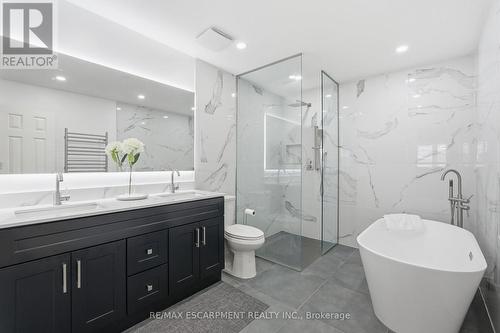 757 Constellation Drive, Mississauga, ON - Indoor Photo Showing Bathroom