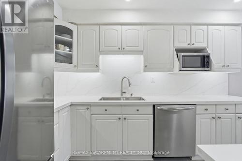 757 Constellation Drive, Mississauga, ON - Indoor Photo Showing Kitchen With Double Sink
