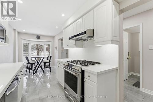 757 Constellation Drive, Mississauga, ON - Indoor Photo Showing Kitchen With Upgraded Kitchen