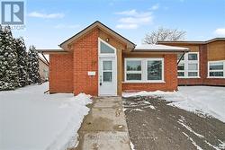 17 MONSIGNOR HENKEY TERRACE  Hamilton, ON L9B 2M2