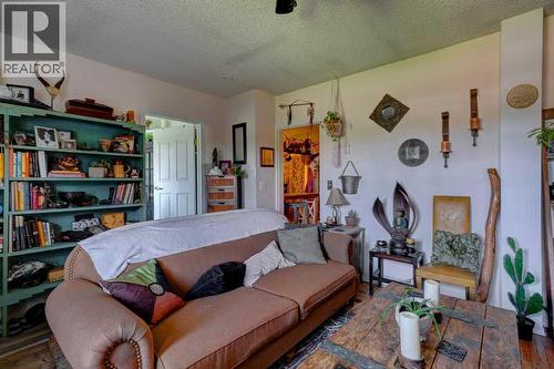 2207 8 Avenue Se, Calgary, AB - Indoor