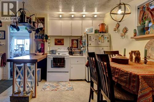 2207 8 Avenue Se, Calgary, AB - Indoor Photo Showing Other Room