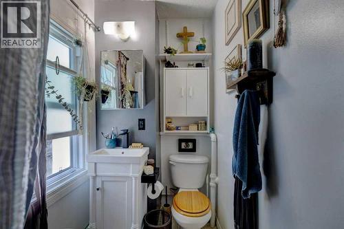 2207 8 Avenue Se, Calgary, AB - Indoor