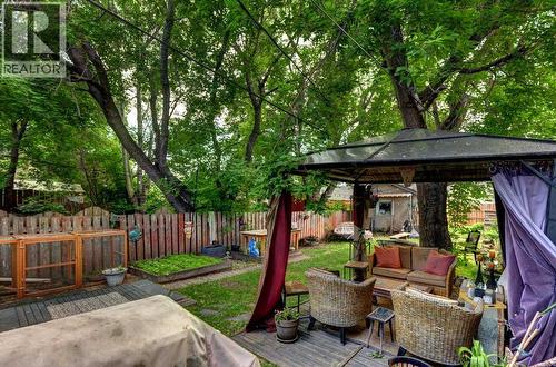 2207 8 Avenue Se, Calgary, AB - Outdoor