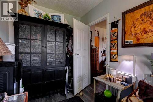 2207 8 Avenue Se, Calgary, AB - Indoor Photo Showing Other Room