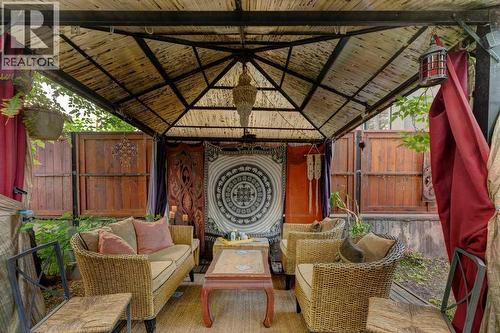 2207 8 Avenue Se, Calgary, AB - Outdoor