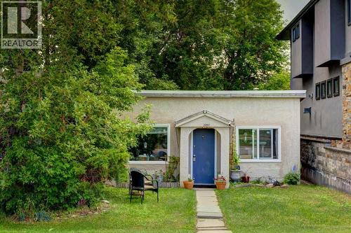 2207 8 Avenue Se, Calgary, AB - Outdoor
