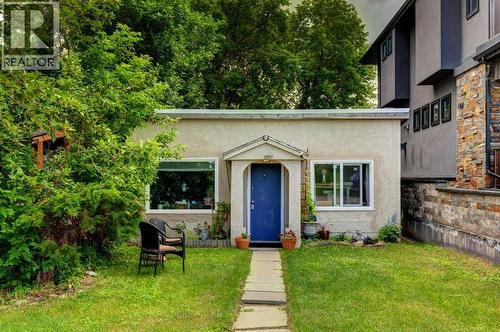 2207 8 Avenue Se, Calgary, AB - Outdoor