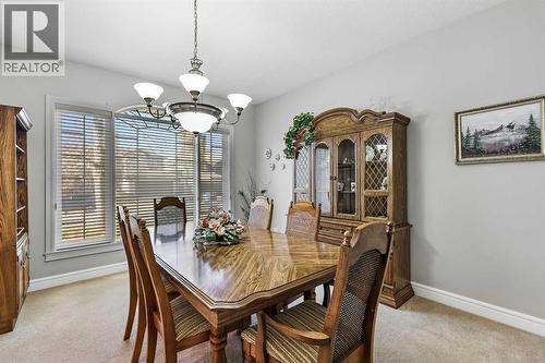69 Evergreen Crescent Sw, Calgary, AB - Indoor Photo Showing Dining Room