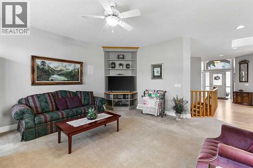 69 Evergreen Crescent Sw, Calgary, AB - Indoor Photo Showing Living Room