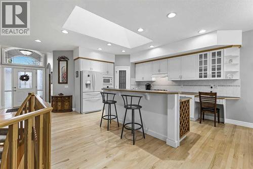 69 Evergreen Crescent Sw, Calgary, AB - Indoor Photo Showing Kitchen