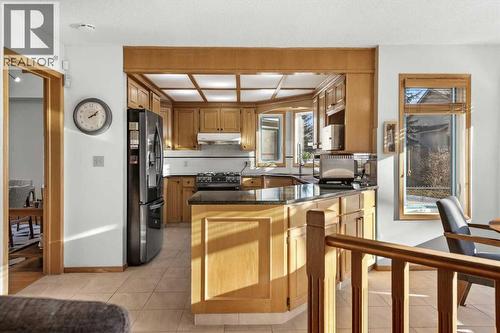 332 Hawkstone Close Nw, Calgary, AB - Indoor