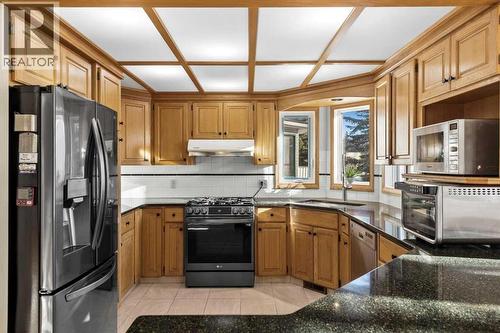 332 Hawkstone Close Nw, Calgary, AB - Indoor Photo Showing Kitchen With Double Sink