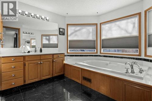 332 Hawkstone Close Nw, Calgary, AB - Indoor Photo Showing Bathroom