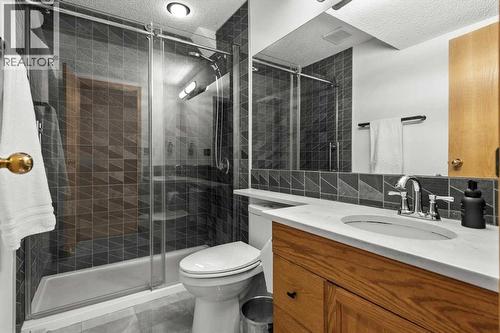 332 Hawkstone Close Nw, Calgary, AB - Indoor Photo Showing Bathroom