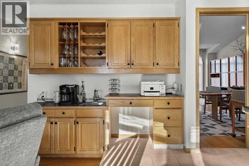 332 Hawkstone Close Nw, Calgary, AB - Indoor Photo Showing Kitchen