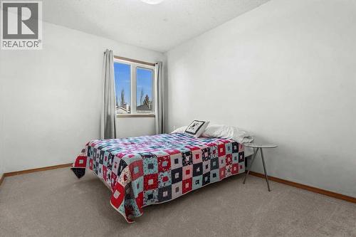 332 Hawkstone Close Nw, Calgary, AB - Indoor Photo Showing Bedroom