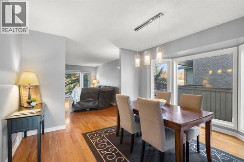 16 Woodacres Drive Sw, Calgary, AB - Indoor Photo Showing Dining Room