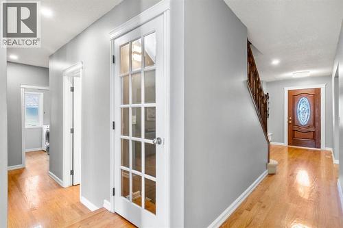 16 Woodacres Drive Sw, Calgary, AB - Indoor Photo Showing Other Room