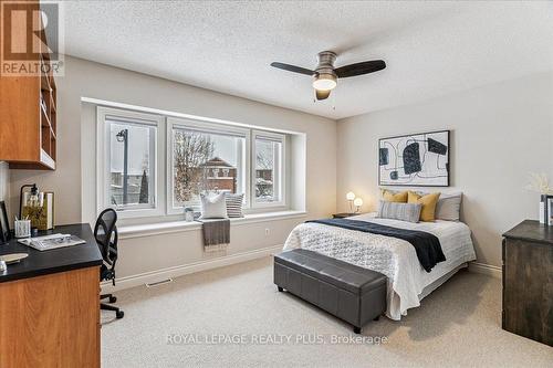 6409 Western Skies Way, Mississauga, ON - Indoor Photo Showing Bedroom