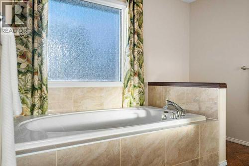 63 Douglas Park Boulevard Se, Calgary, AB - Indoor Photo Showing Bathroom