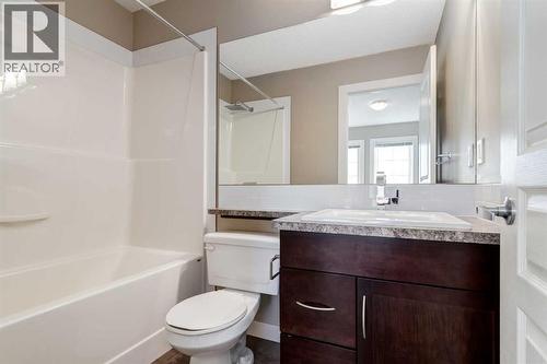 705 Evanston Square Nw, Calgary, AB - Indoor Photo Showing Bathroom