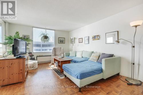 1004 - 40 Arthur Street E, Ottawa, ON - Indoor Photo Showing Living Room