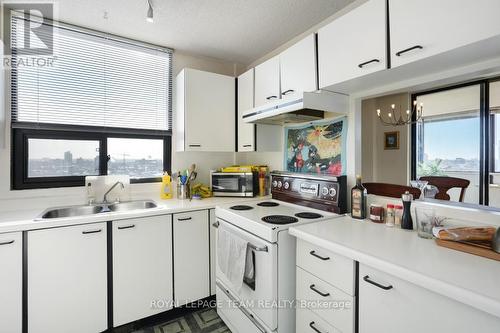 1004 - 40 Arthur Street E, Ottawa, ON - Indoor Photo Showing Kitchen With Double Sink