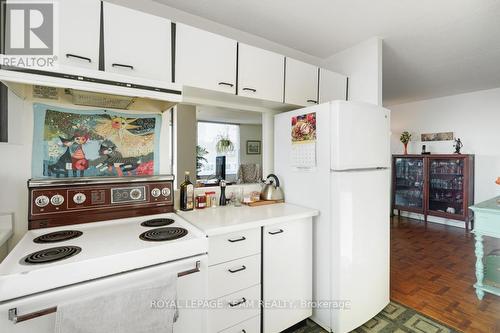 1004 - 40 Arthur Street E, Ottawa, ON - Indoor Photo Showing Kitchen