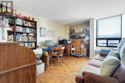 1004 - 40 Arthur Street E, Ottawa, ON - Indoor Photo Showing Living Room