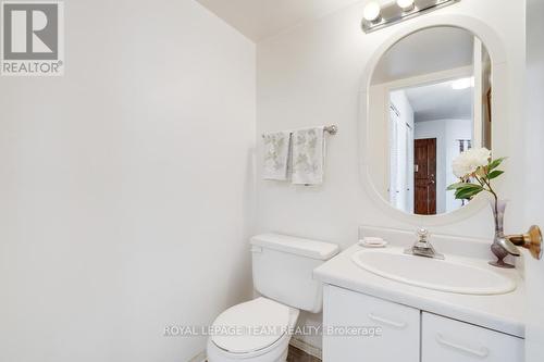 1004 - 40 Arthur Street E, Ottawa, ON - Indoor Photo Showing Bathroom
