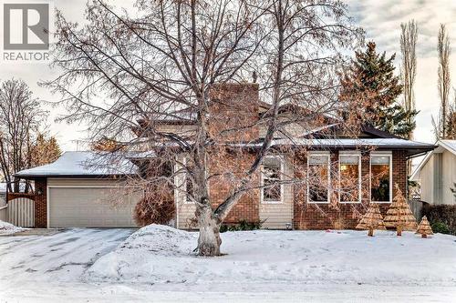 128 Dickenson Crescent  Red Deer, AB T4R 1Y5