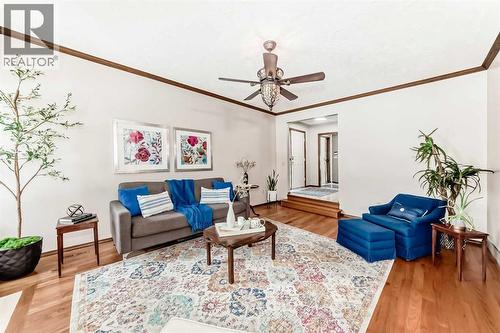 128 Dickenson Crescent, Red Deer, AB - Indoor Photo Showing Living Room