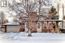 128 Dickenson Crescent  Red Deer, AB T4R 1Y5
