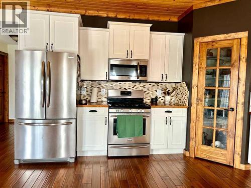 107 Poplar Avenue, Trochu, AB - Indoor Photo Showing Kitchen With Stainless Steel Kitchen