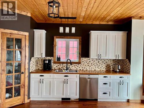 107 Poplar Avenue, Trochu, AB - Indoor Photo Showing Kitchen With Double Sink