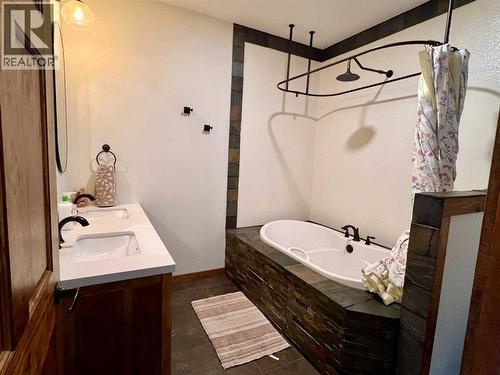 107 Poplar Avenue, Trochu, AB - Indoor Photo Showing Bathroom