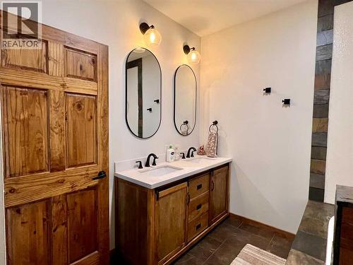 107 Poplar Avenue, Trochu, AB - Indoor Photo Showing Bathroom