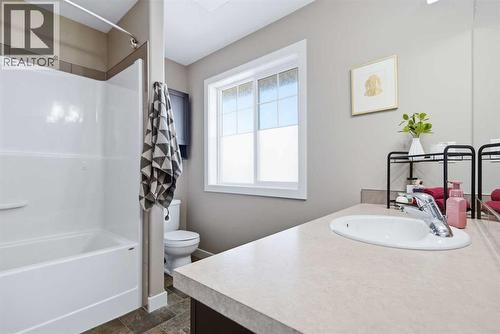 34 Cambridge Close, Blackfalds, AB - Indoor Photo Showing Bathroom