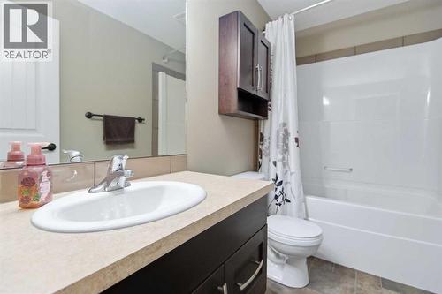 34 Cambridge Close, Blackfalds, AB - Indoor Photo Showing Bathroom