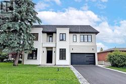 32 COSSAR AVENUE  Aurora, ON L4G 3N8