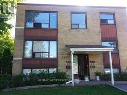 4 - 182 RUGGLES AVENUE  Richmond Hill, ON L4C 1Y4