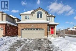 739 FRONTENAC CRESCENT  Woodstock, ON N4V 0B1