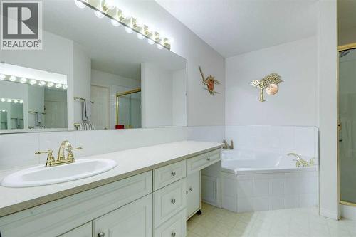 312 Prominence Heights Sw, Calgary, AB - Indoor Photo Showing Bathroom