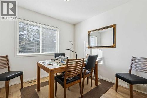 312 Prominence Heights Sw, Calgary, AB - Indoor