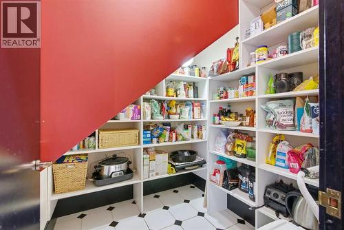 64 Patterson Mews Sw, Calgary, AB - Indoor