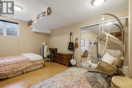 64 Patterson Mews Sw, Calgary, AB - Indoor Photo Showing Bedroom