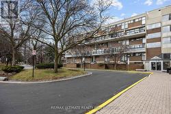 332 - 2 VALHALLA INN ROAD  Toronto, ON M9B 6C3