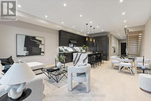 1090 Ella Avenue, Mississauga, ON - Indoor Photo Showing Living Room